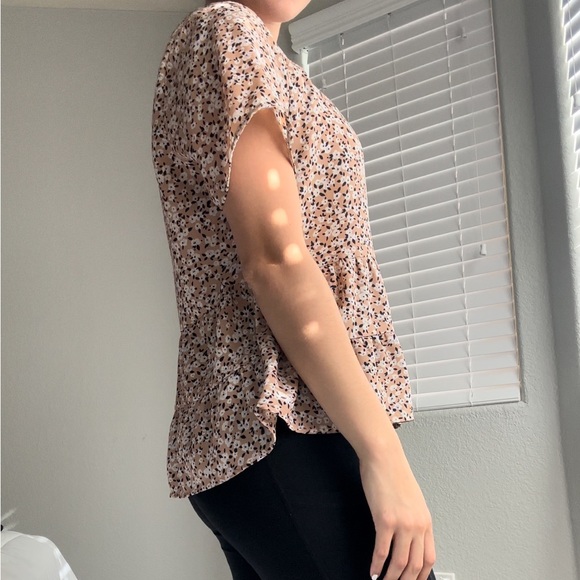 Flowy Floral Blouse - Picture 2 of 5